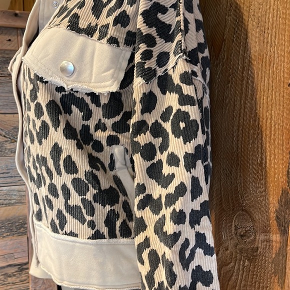 new WHITE BIRCH CORDUROY cheetah animal print woven jacket shirt SM-XXL BEIGE - Picture 5 of 5